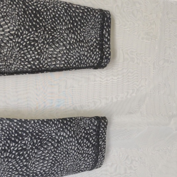 AERIE gray abstract yoga leggings with back zipper pocket, size Small - Picture 6 of 10